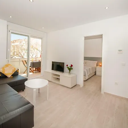 Апартаменты Nadine's Place *